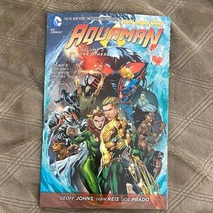 DC Comics Aquaman Volume 2: The Others - Green, Gold, and Blue Cover